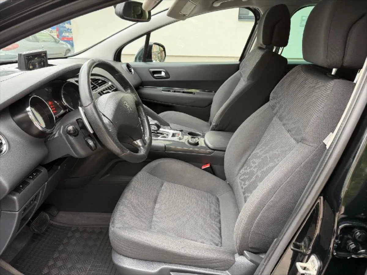 Peugeot 3008 2,0 Diesel-Hybrid 4x4 Allure – fotografie vozu 11