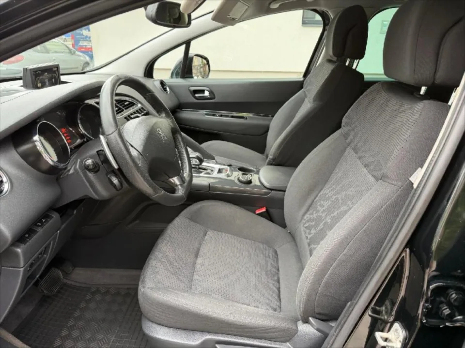 Peugeot 3008 2,0 Diesel-Hybrid 4x4 Allure – fotografie vozu 11