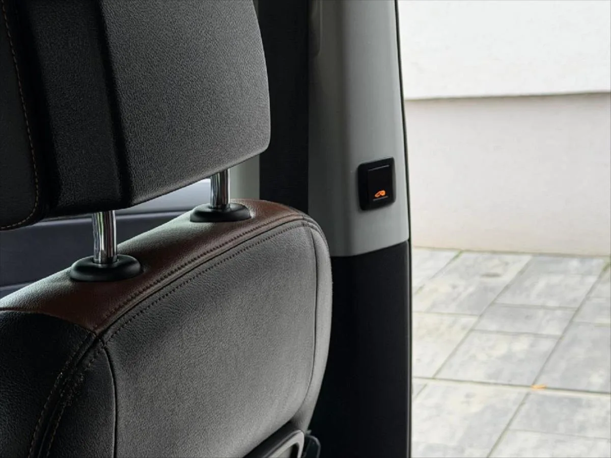 Volkswagen Sharan 2,0 TDI Comfortline BlueMotion – fotografie vozu 18