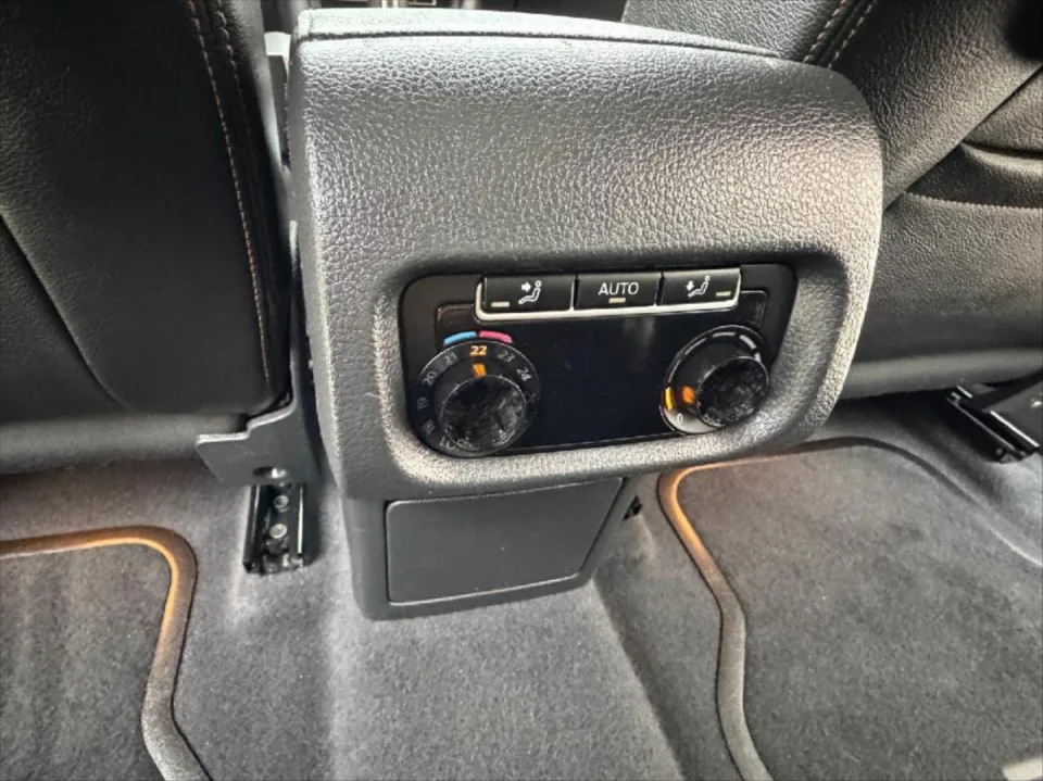 Volkswagen Sharan 2,0 TDI Comfortline BlueMotion – fotografie vozu 22
