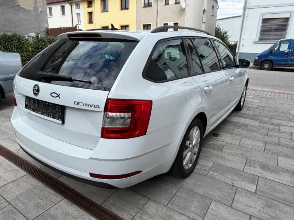 Škoda Octavia 1,6 TDI Combi – fotografie vozu 7