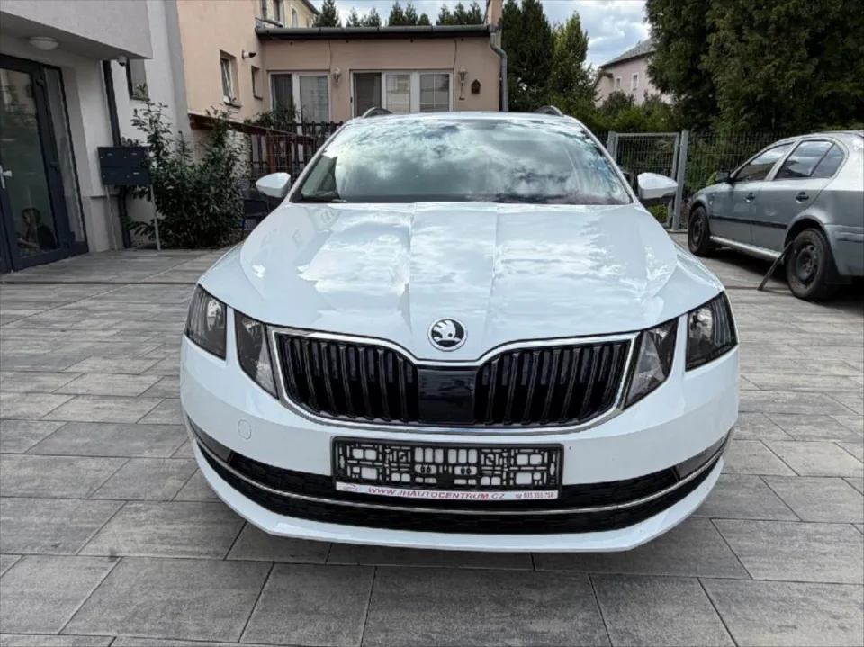 Škoda Octavia 1,6 TDI Combi – fotografie vozu 11
