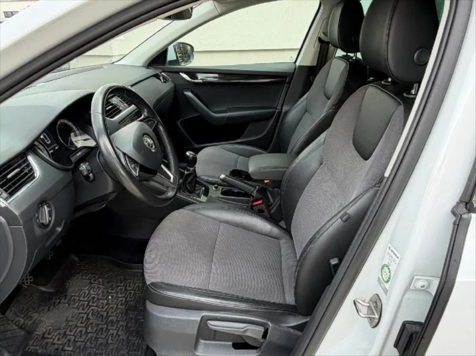 Škoda Octavia 1,6 TDI Combi – fotografie vozu 14