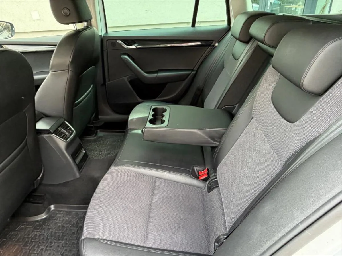 Škoda Octavia 1,6 TDI Combi – fotografie vozu 15
