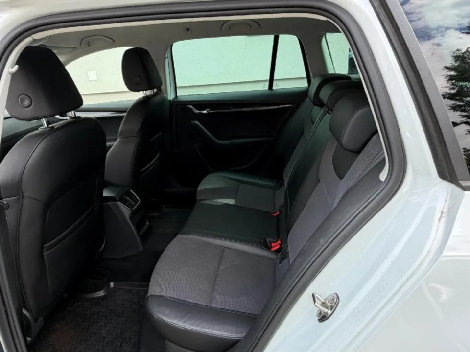 Škoda Octavia 1,6 TDI Combi – fotografie vozu 16